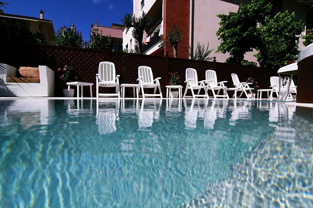 Hotel Bellerofonte Rimini Exterior foto