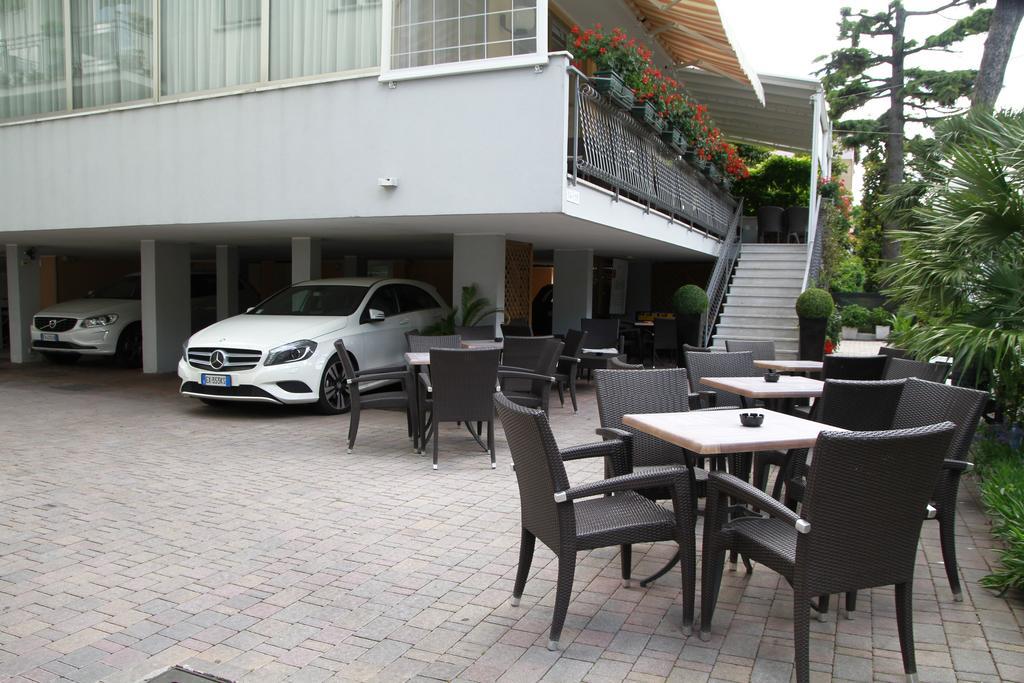 Hotel Bellerofonte Rimini Exterior foto